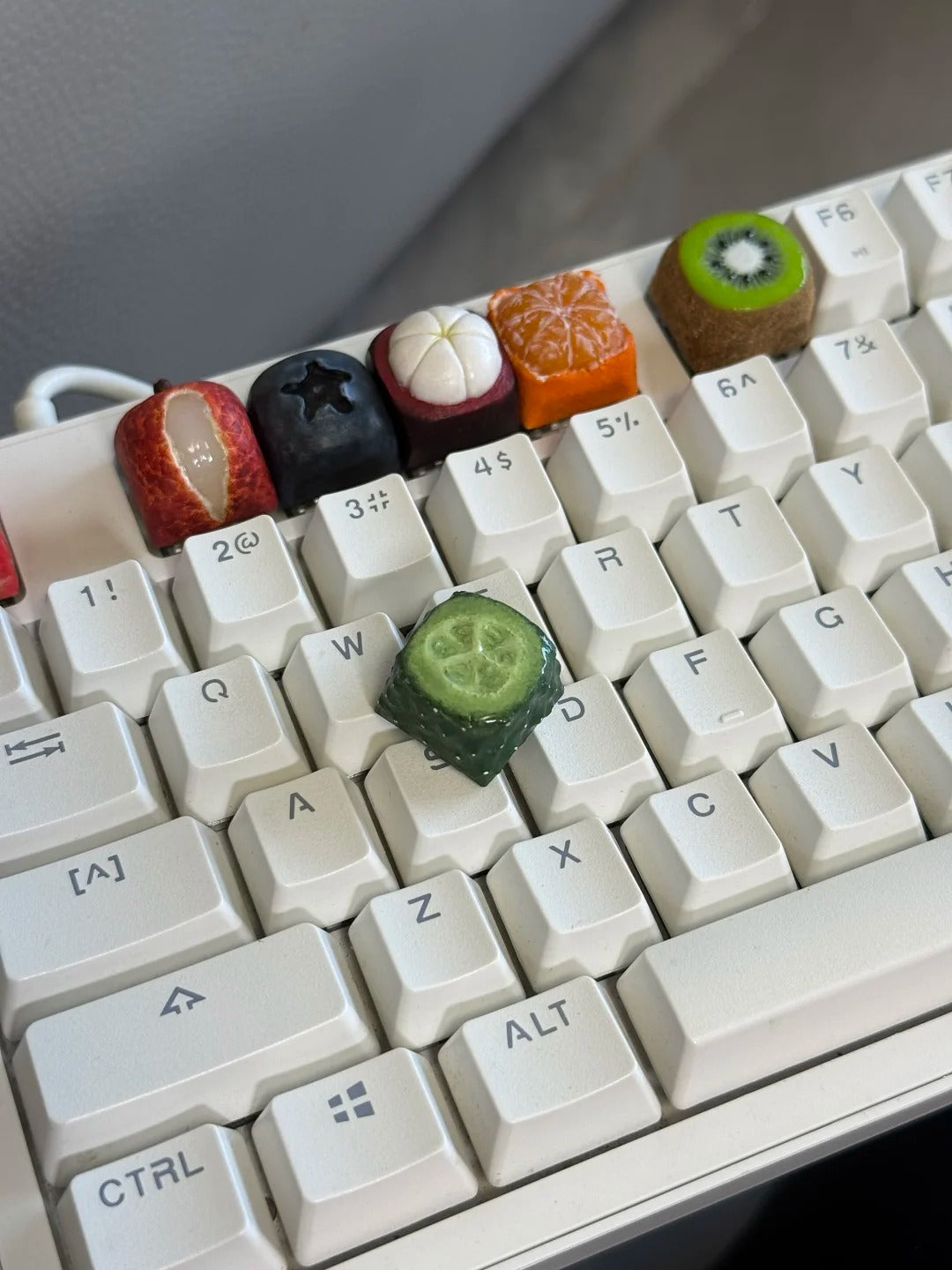 Simulated fruit series keycaps, handmade personalized keycaps made of soft clay material, mechanical keyboard creatively decorated keycaps