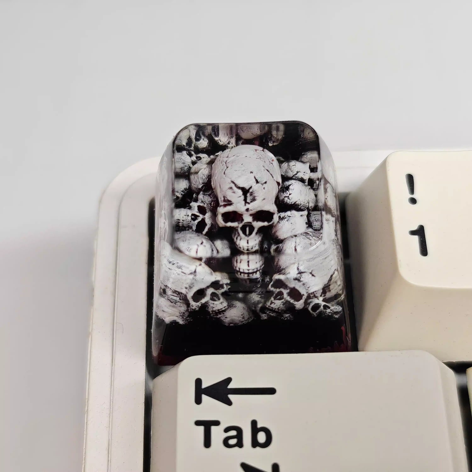 Dark Gothic style, skull crystal resin personalized keycaps, dark 1U resin decorative keycaps