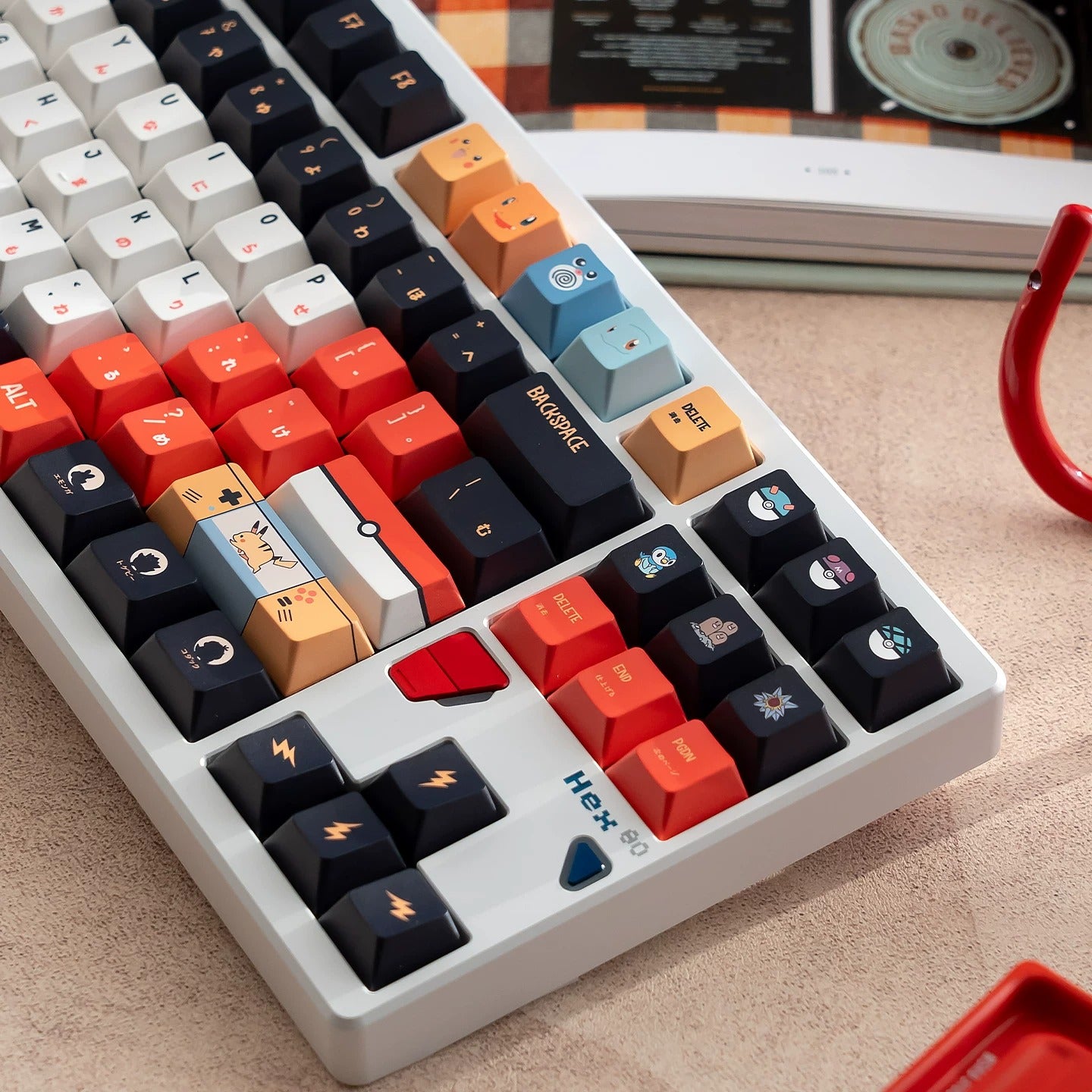 Pikachu themed keycap set, mechanical keycap PBT material material personalized keycap set, Animated cartoon keycaps, compatible with 61/64/68/75/84/87/104 mechanical keyboard replacement keycap