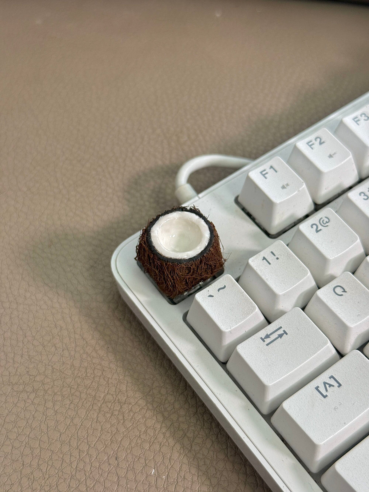 Coconut shaped personalized keycaps, mechanical keyboard fruit creative keycaps, coconut shaped decorative keycaps, keycaps