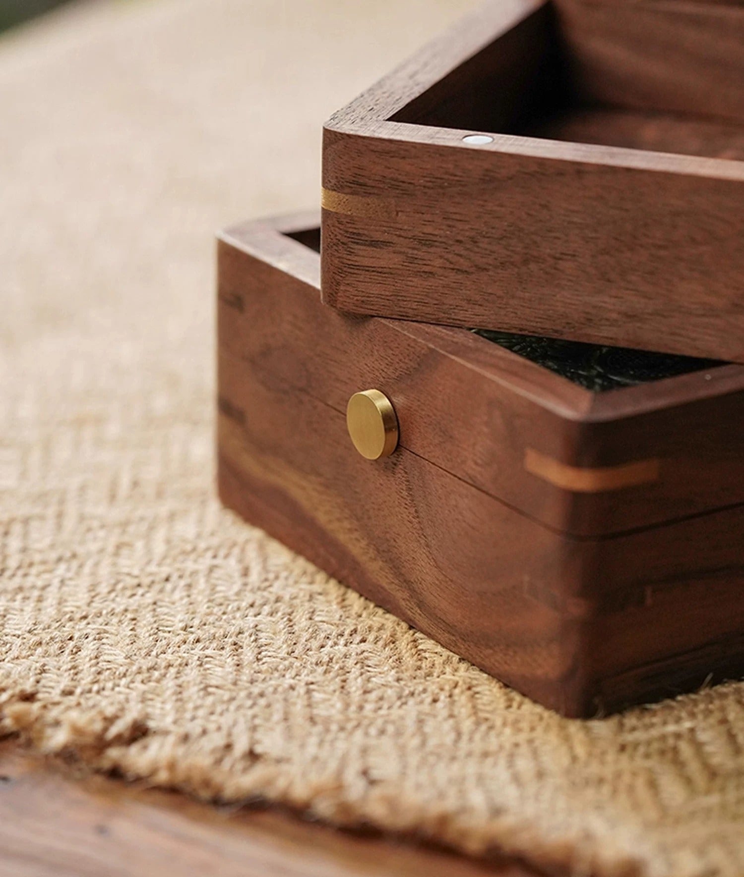 Solid wood, black walnut, glass, brass/stainless steel lining, customized dust-proof magnetic design for keycap storage box, personalized keycap collection box
