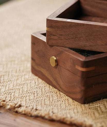 Solid wood, black walnut, glass, brass/stainless steel lining, customized dust-proof magnetic design for keycap storage box, personalized keycap collection box