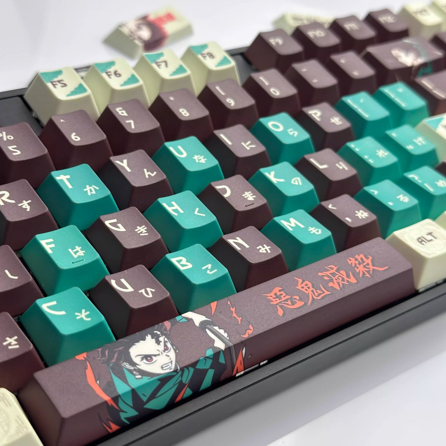 Demon Slayer: Kimetsu no Yaiba series, Kamado Tanjiro theme, PBT material anime keycap set, mechanical keyboard personalized keycap set suitable for 61/64/68/75/84/87/104 mechanical keyboards