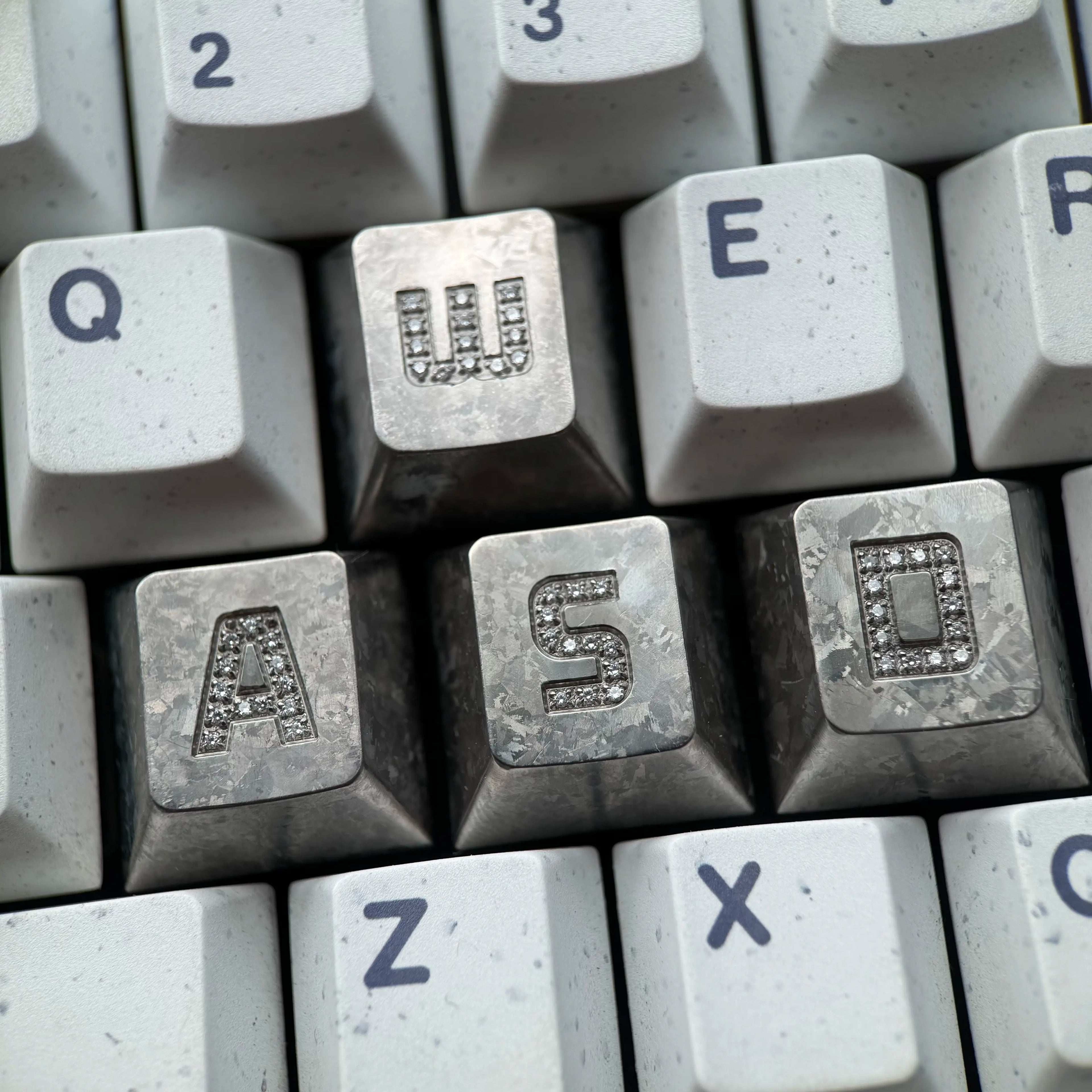 WASD combination set, titanium alloy inlaid gemstone CNC personalized keycaps, machined metal decorative keycaps, corrosion-resistant special metal keycaps, mechanical keyboard decorative keycaps