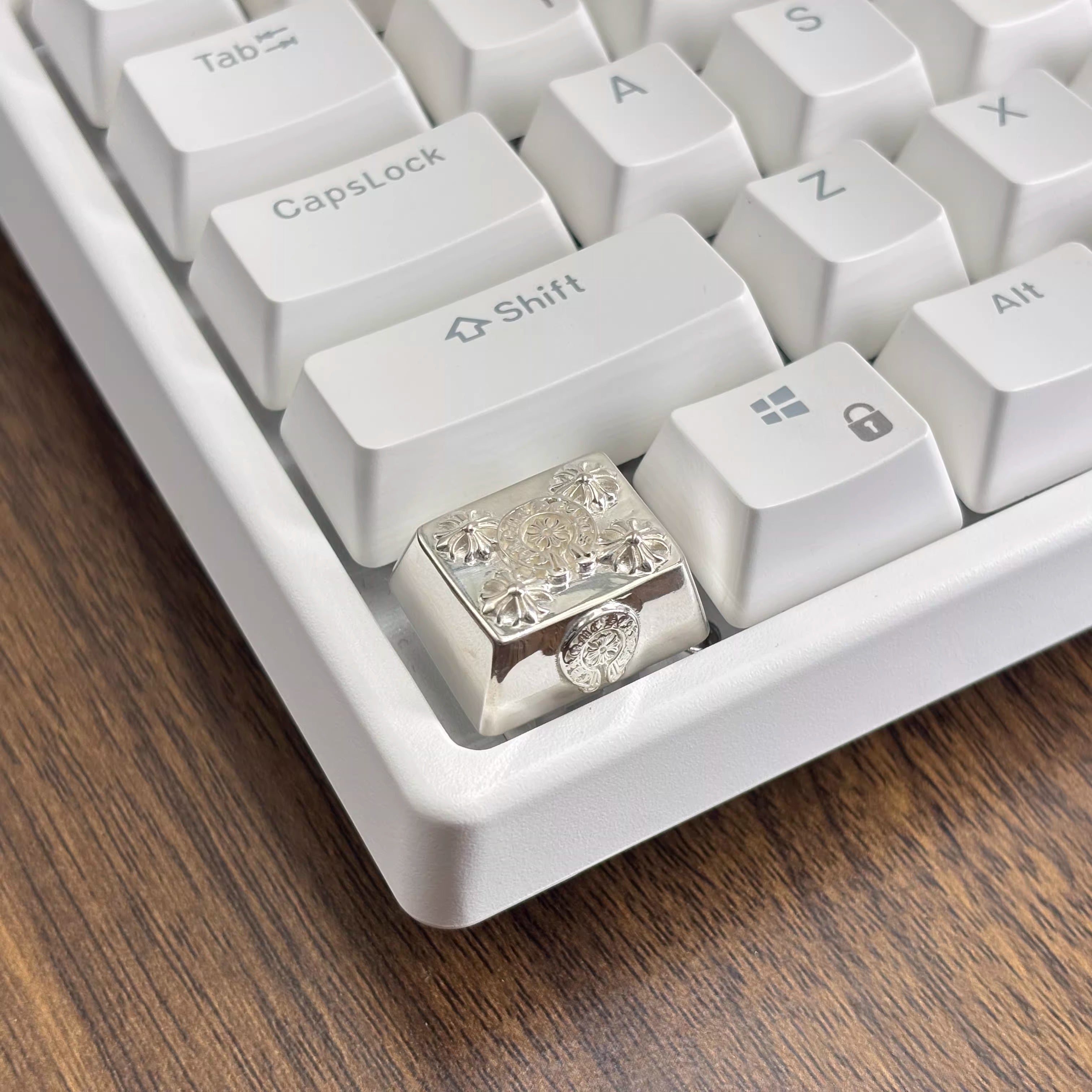 Chrome Hearts style, Metal retro patterned personalized keycaps, trendy and fashionable with decorative keycaps