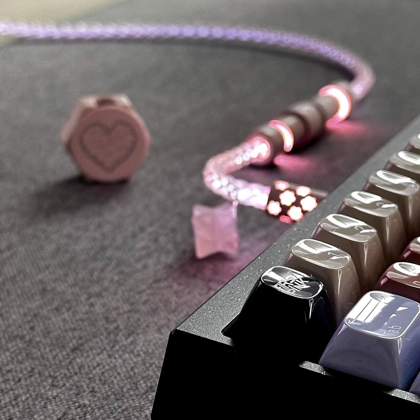 Single crystal copper whole line luminous aviation plug pink white data cable USB-TYPEC keyboard custom cable