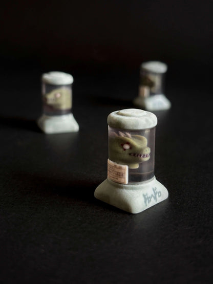 Dorohedoro，caiman， Crystal resin encapsulated experimental vessels, personalized keycaps, anime and game cultural and creative peripheral products, mechanical keyboard decorative art keycaps