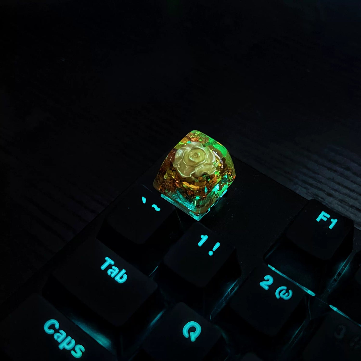 Knight and Rose, crystal resin personalized keycaps, medieval style creative keyboard decorative keycaps.