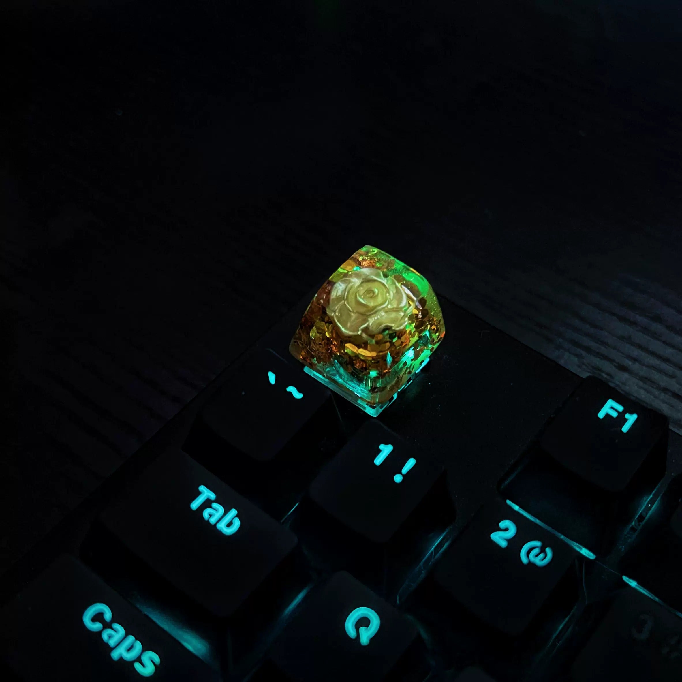 Knight and Rose, crystal resin personalized keycaps, medieval style creative keyboard decorative keycaps.