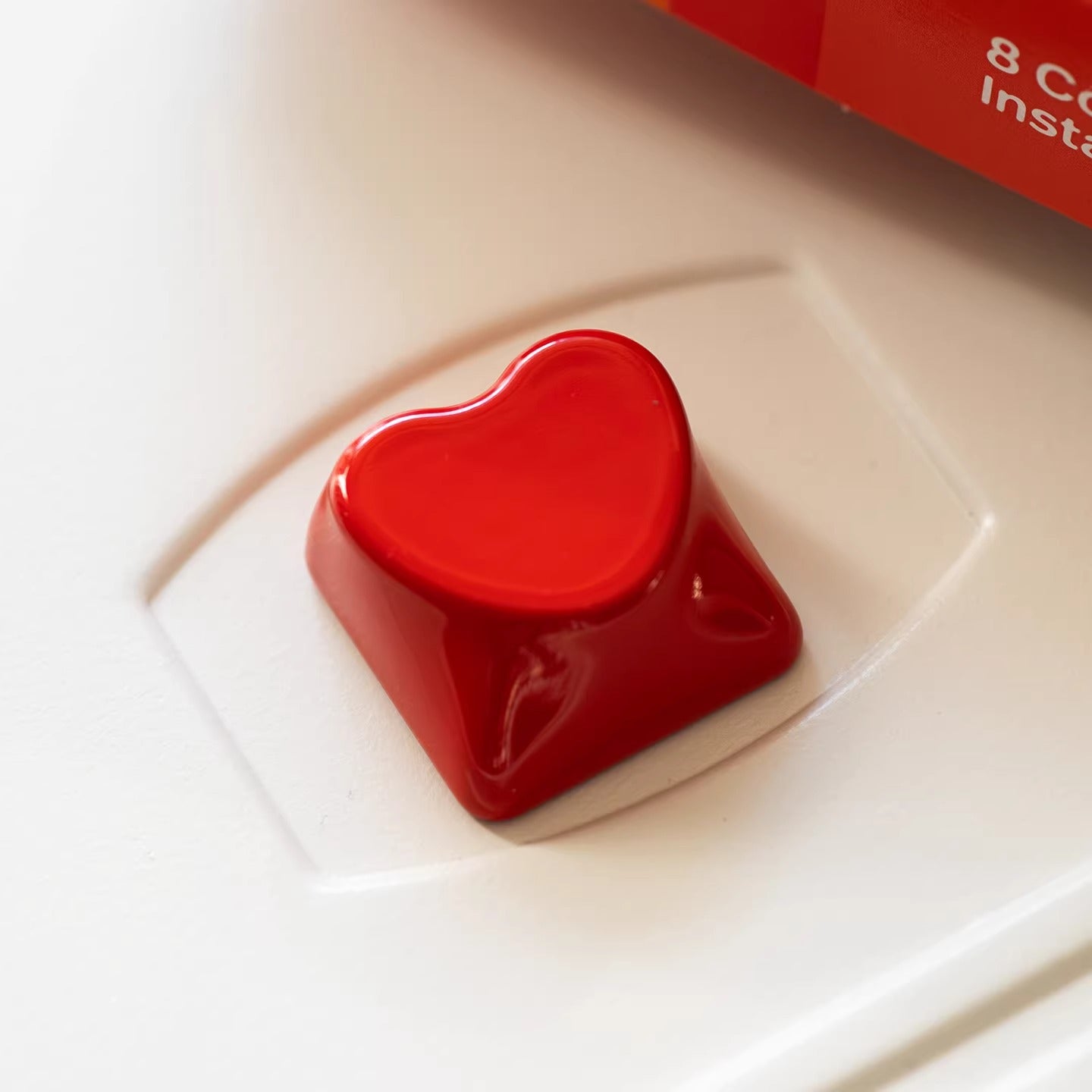 heart shape aluminum alloy keycaps, metal shaped personalized keycaps, metal baked paint, CNC machining, customized mechanical keyboard decoration keycaps