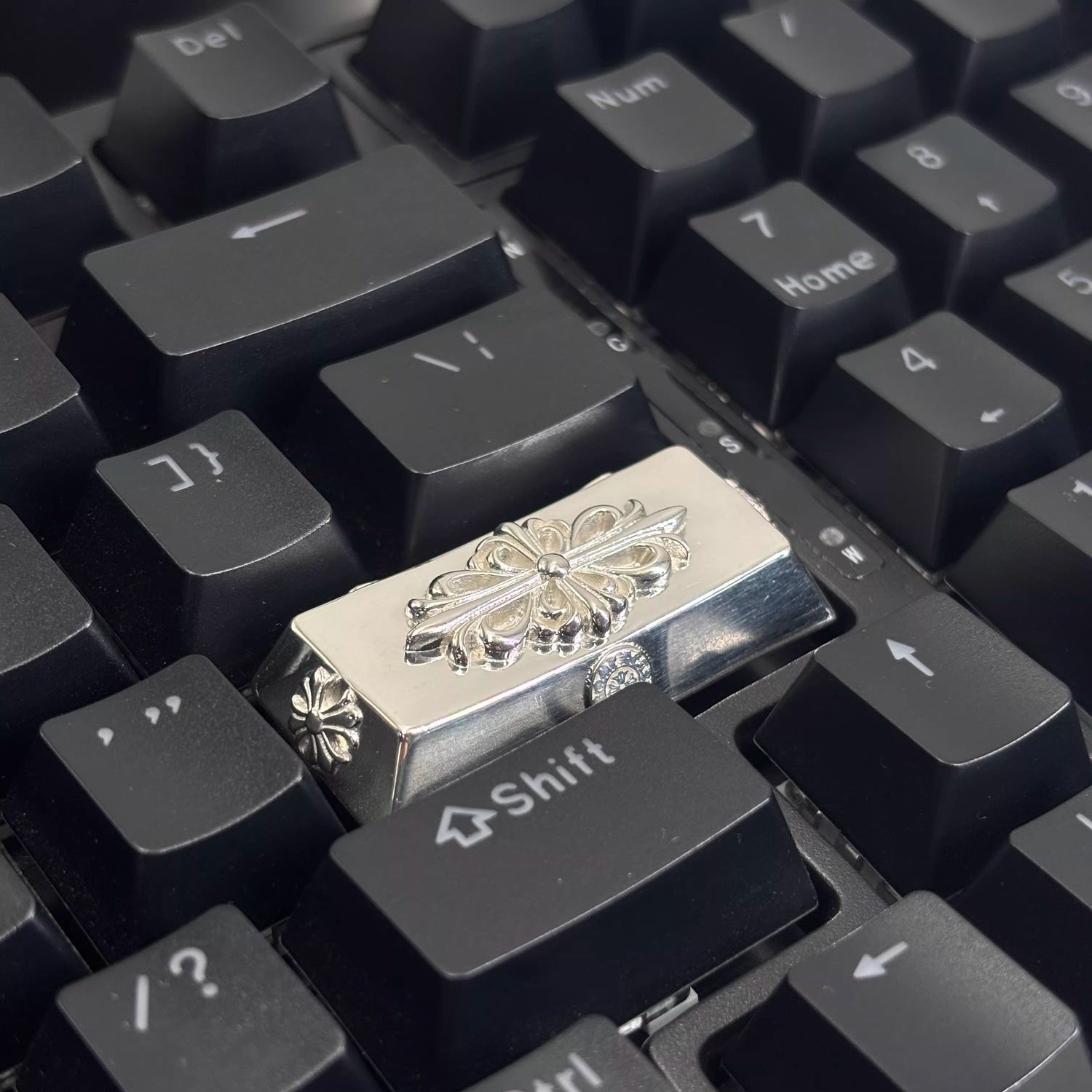 Chrome Hearts style, Metal retro patterned personalized keycaps, trendy and fashionable with decorative keycaps