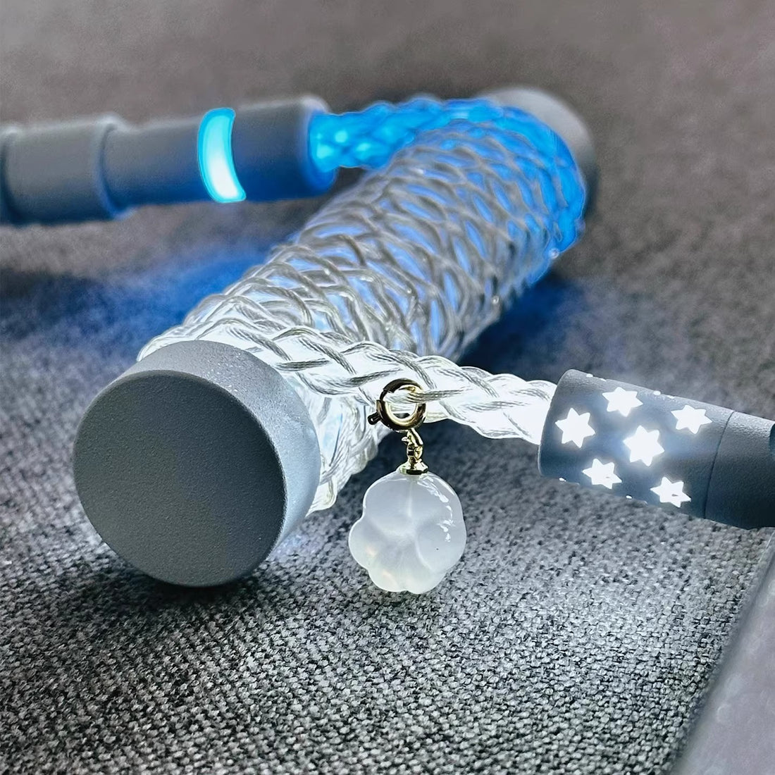 Single crystal copper aviation plug data cable, white blue gradient overall luminous 8k magnetic axis keyboard cable