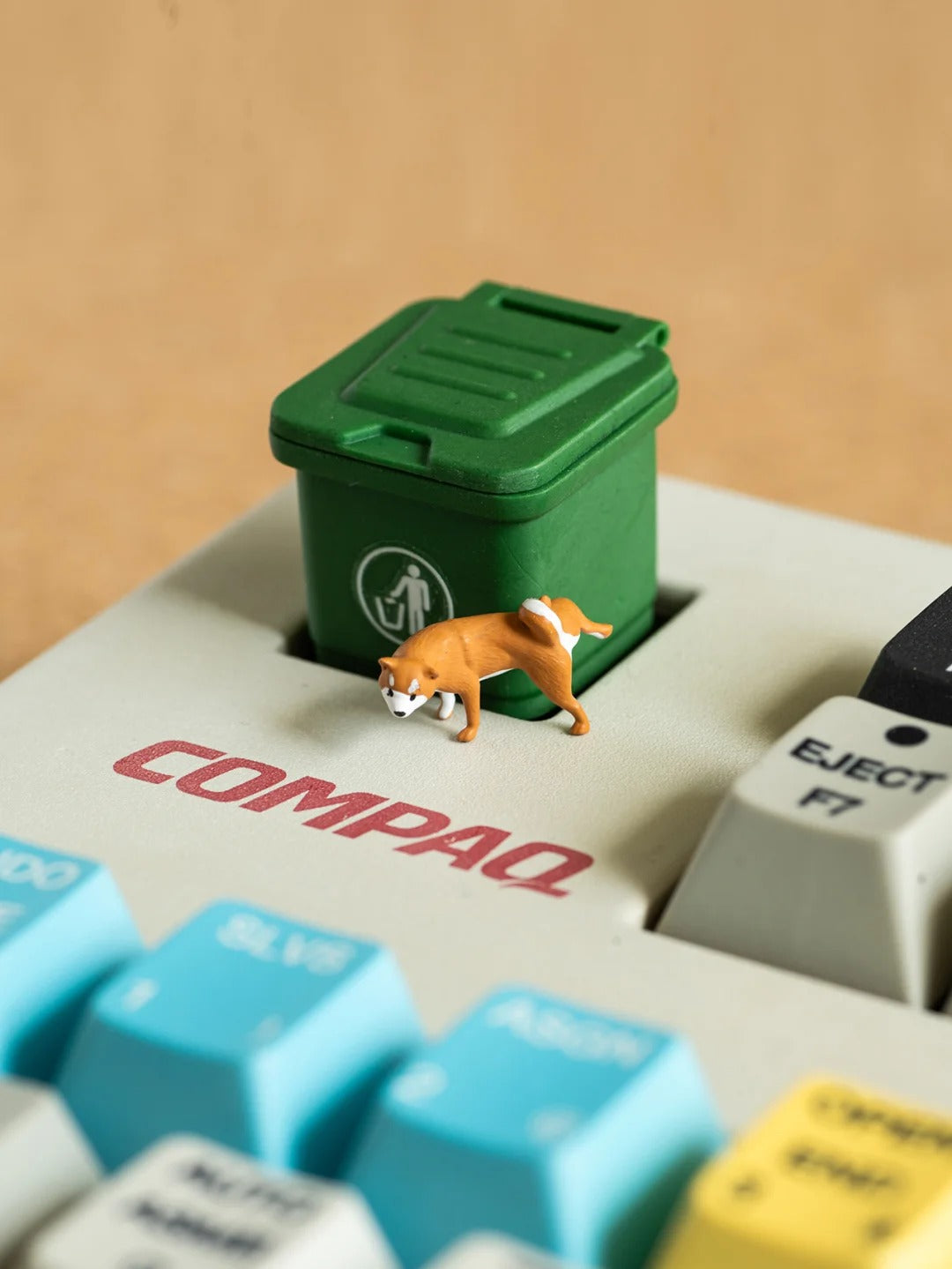 Environmentally friendly trash can personalized keycaps, creative pranks, funny and innovative design decorative keycaps, mechanical keyboard art installation keycaps