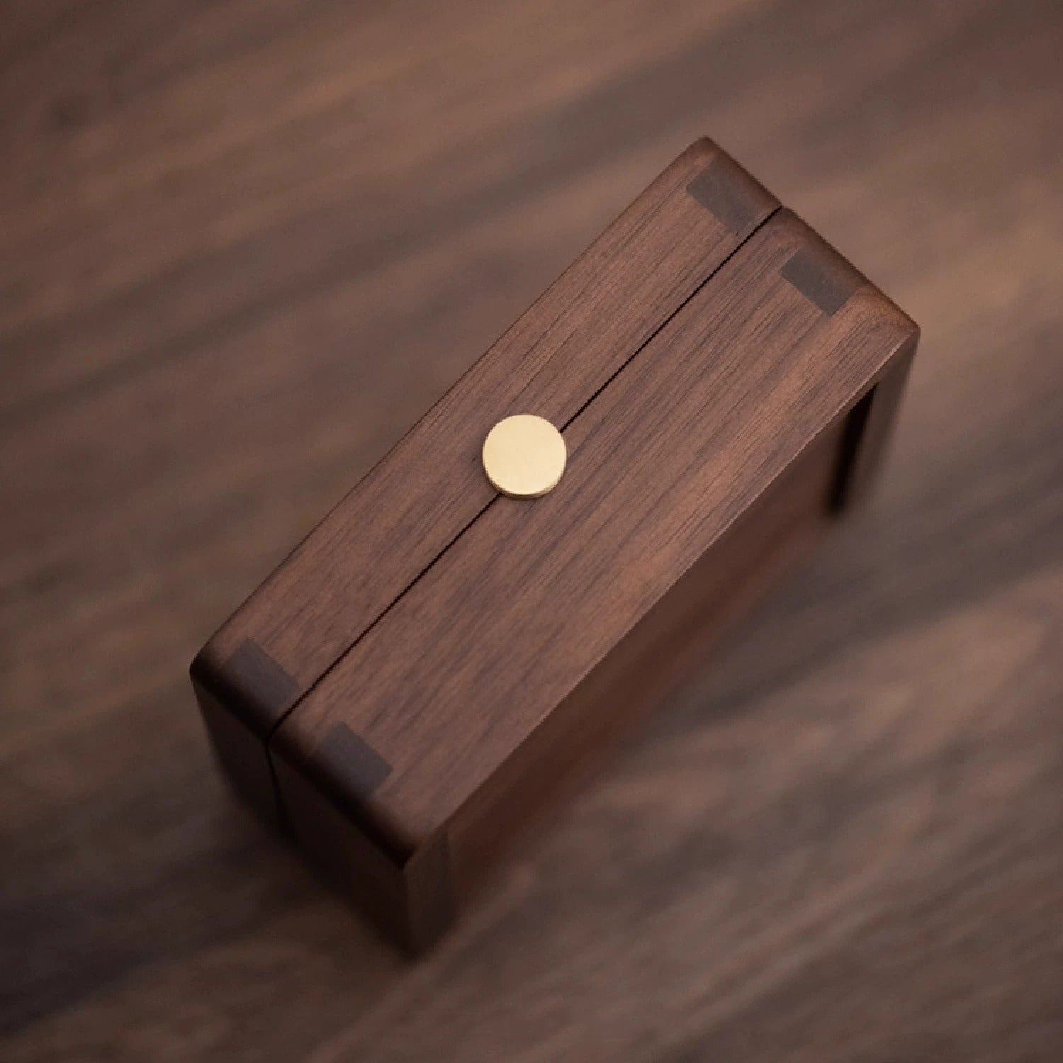 Solid wood, black walnut, glass, brass/stainless steel lining, customized dust-proof magnetic design for keycap storage box, personalized keycap collection box
