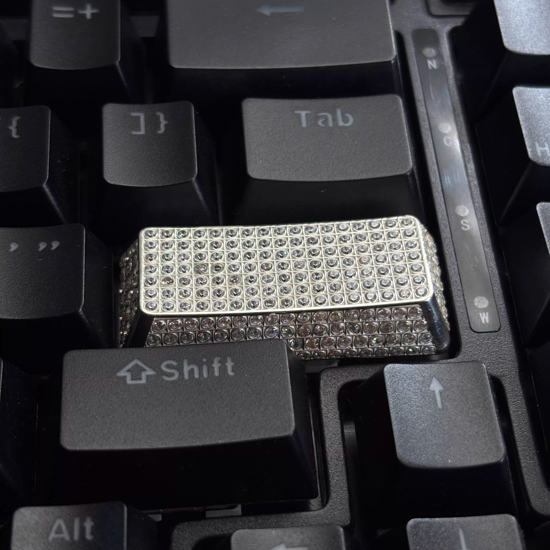 Pure silver full diamond, 2.25U enter key personalized keycap, fashionable metal inlaid diamond jewelry design mechanical keyboard decoration keycap