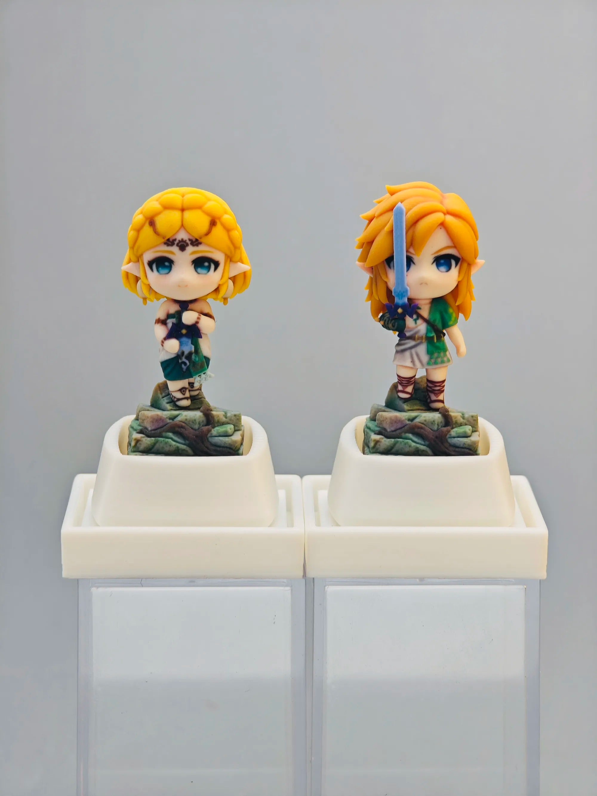 Legend of Zelda，Link/Princess Zelda， Multi colored resin printing and coloring, three-dimensional modeling, anime, gaming, cultural creativity, personalized keycaps, mechanical keyboard decoration keycaps