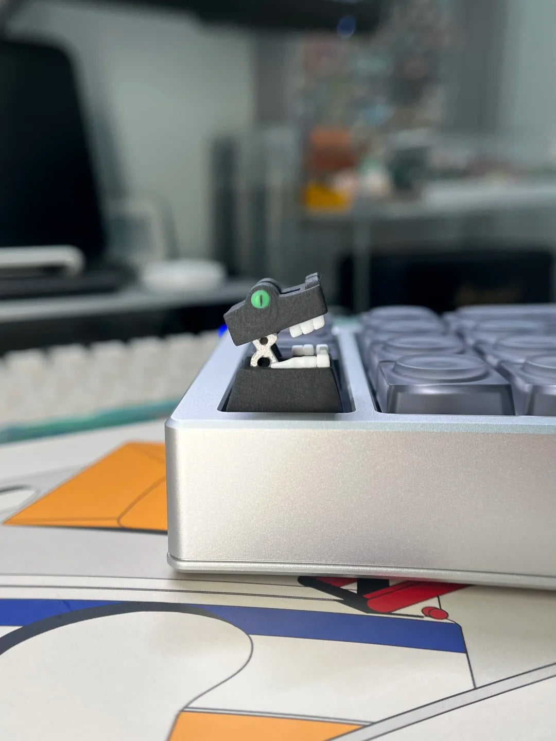 Cute crocodile shaped design with 1U printed resin personalized keycaps, cartoon image artistic creative keycaps, mechanical keyboard decorative keycaps.