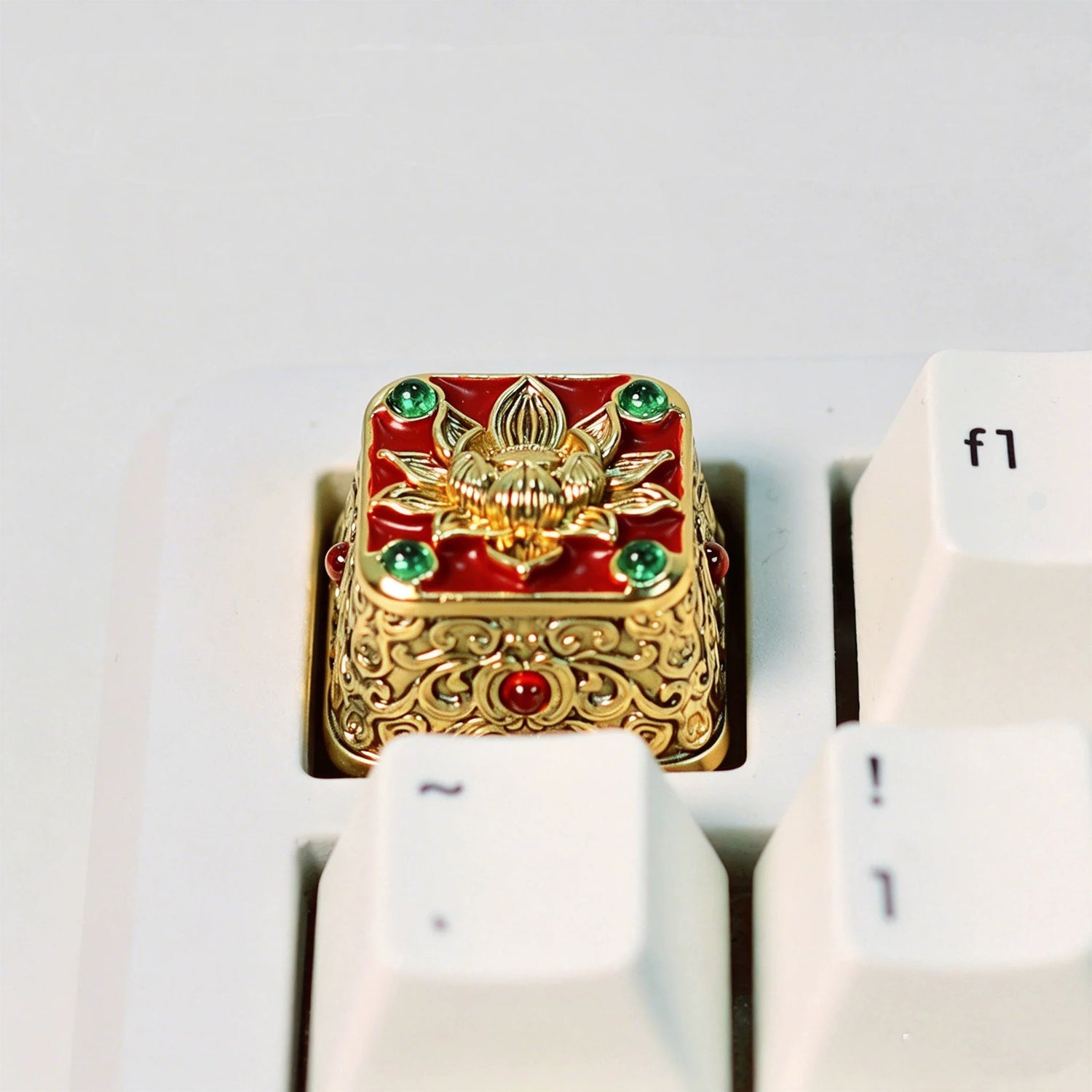 Blooming lotus flowers, brass material gemstone inlaid personalized keycaps, metal keycaps, mechanical keyboard artistic decorative keycaps