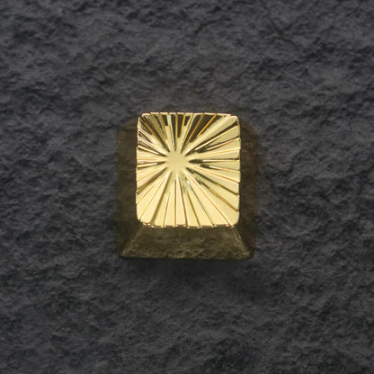 Explosion vortex geometric graphic art keycaps with iridescent gold plating, gold-plated silver mechanical keyboard, zinc aluminum alloy metal personalized keycaps