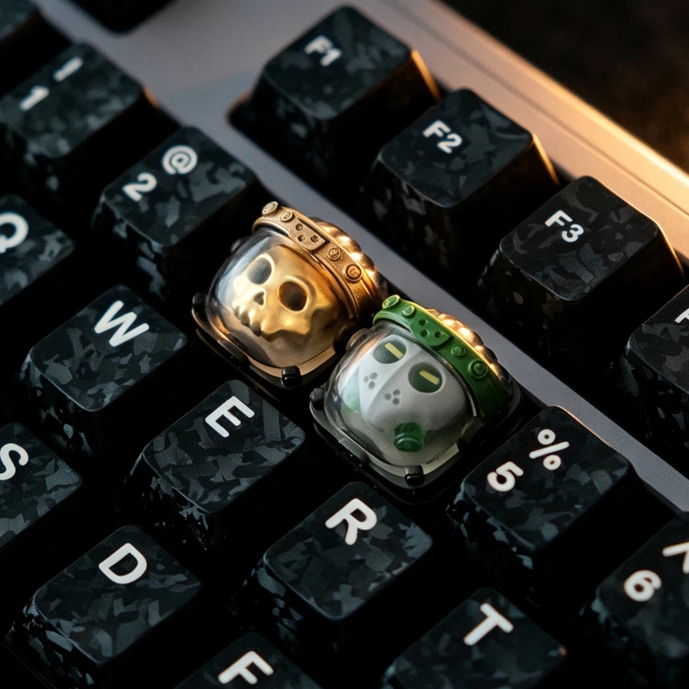 Skeleton Space Man Machine Gun Soldier Personalized Keycaps, Original Design Resin Material Mechanical Keyboard Decorative Keycaps, Cartoon Art Keycaps