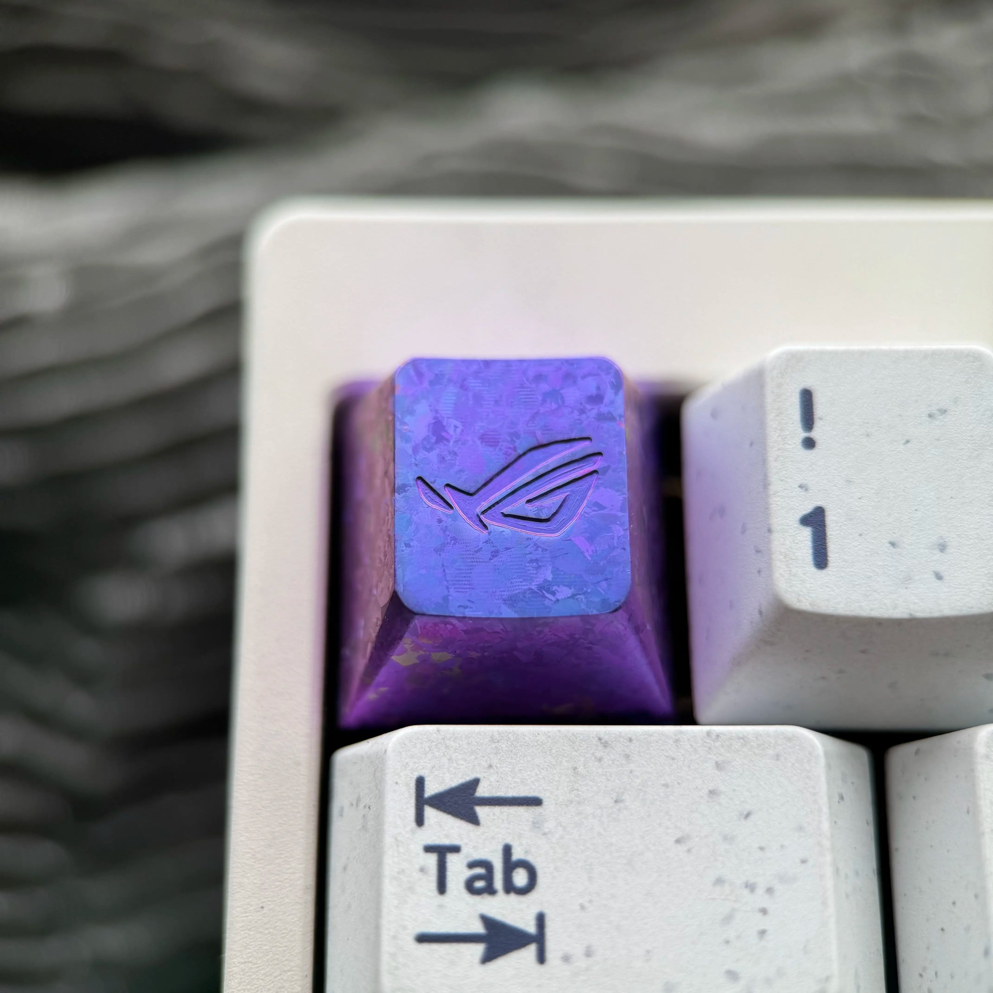 ROG (Republic of Gamers) logo, 1U titanium alloy ice crystal patterned personalized keycap, computer peripheral mechanical keyboard decorative keycap