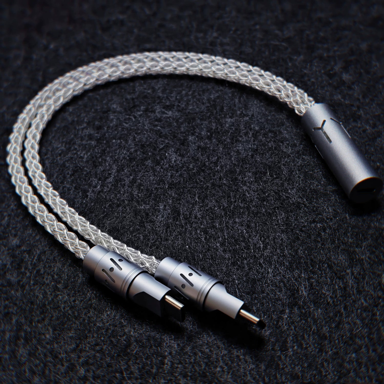 Separate one to two aviation plug data cable, dual 8K return rate single crystal copper mechanical custom manual data cable