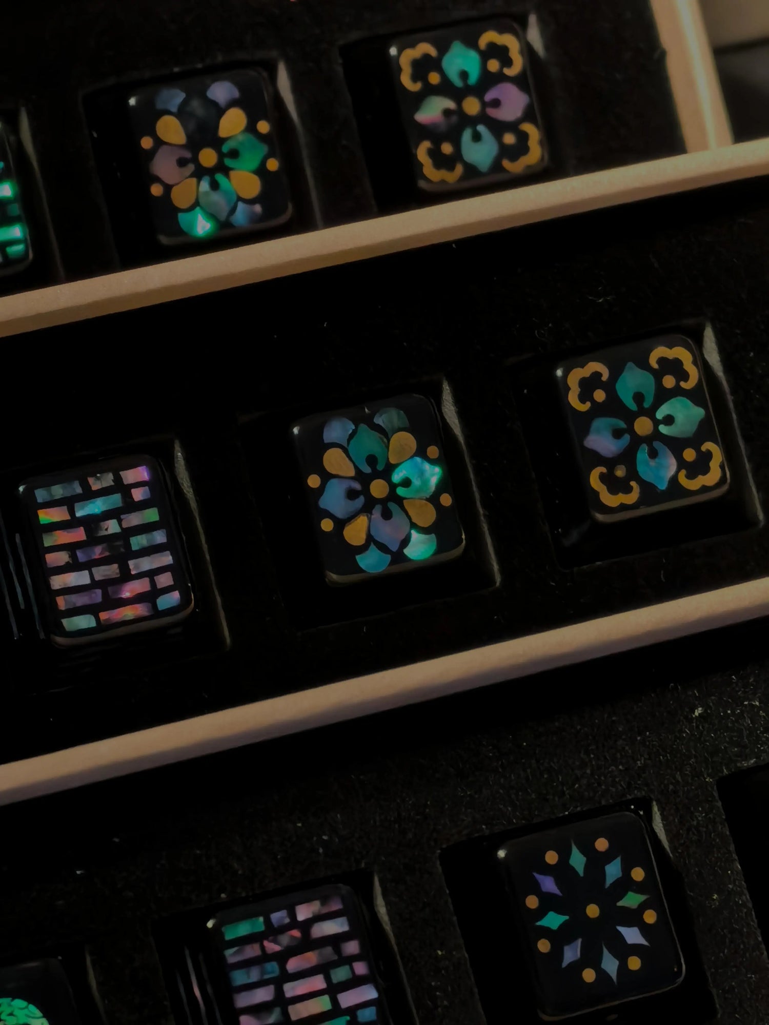 Simple geometric patterns The traditional Lacquerware decoration technique,+mother of pearl inlay, set of 5, classic and stylish game console buttons, decorative keycaps with directional key combinations