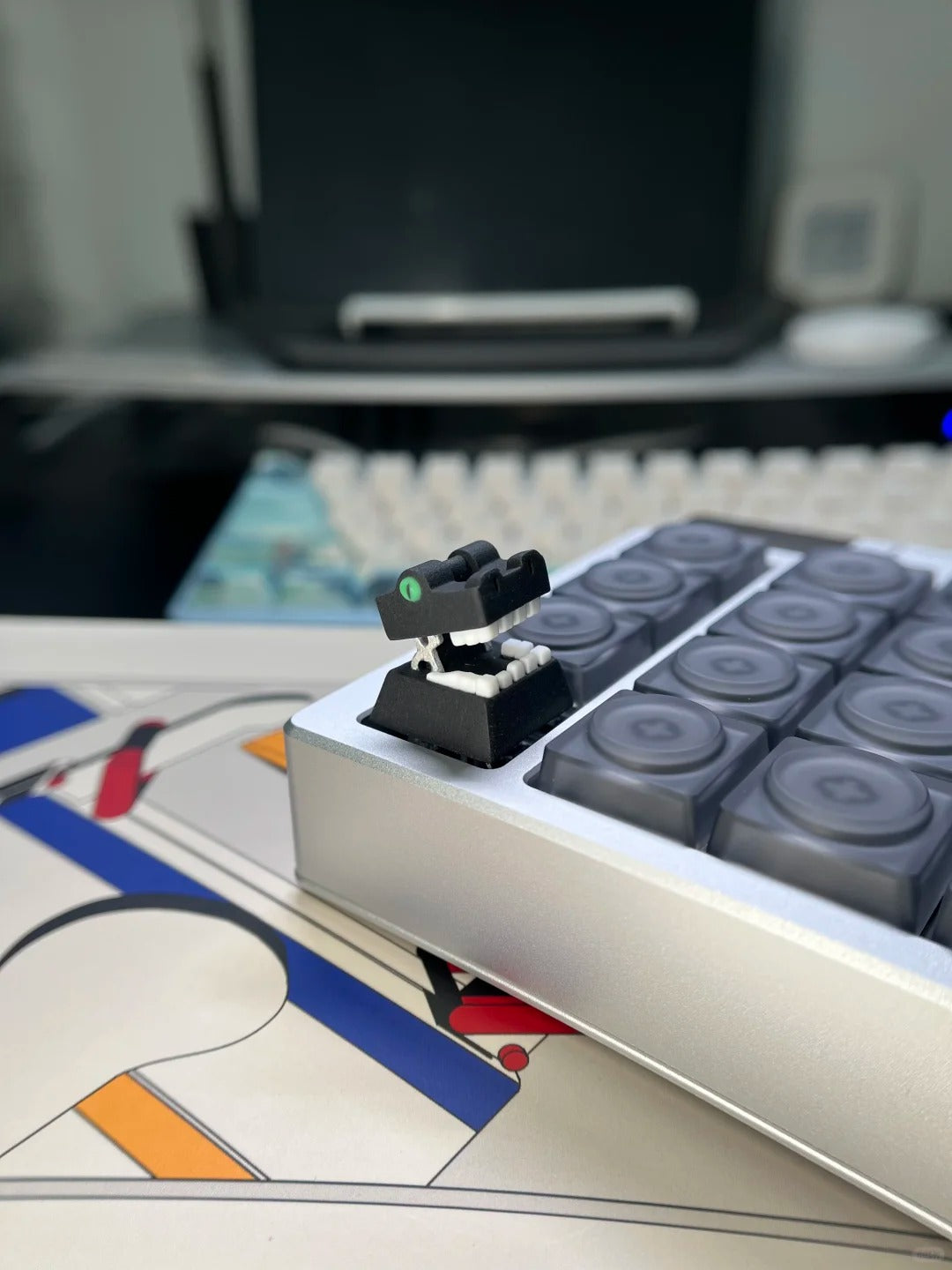 Cute crocodile shaped design with 1U printed resin personalized keycaps, cartoon image artistic creative keycaps, mechanical keyboard decorative keycaps.