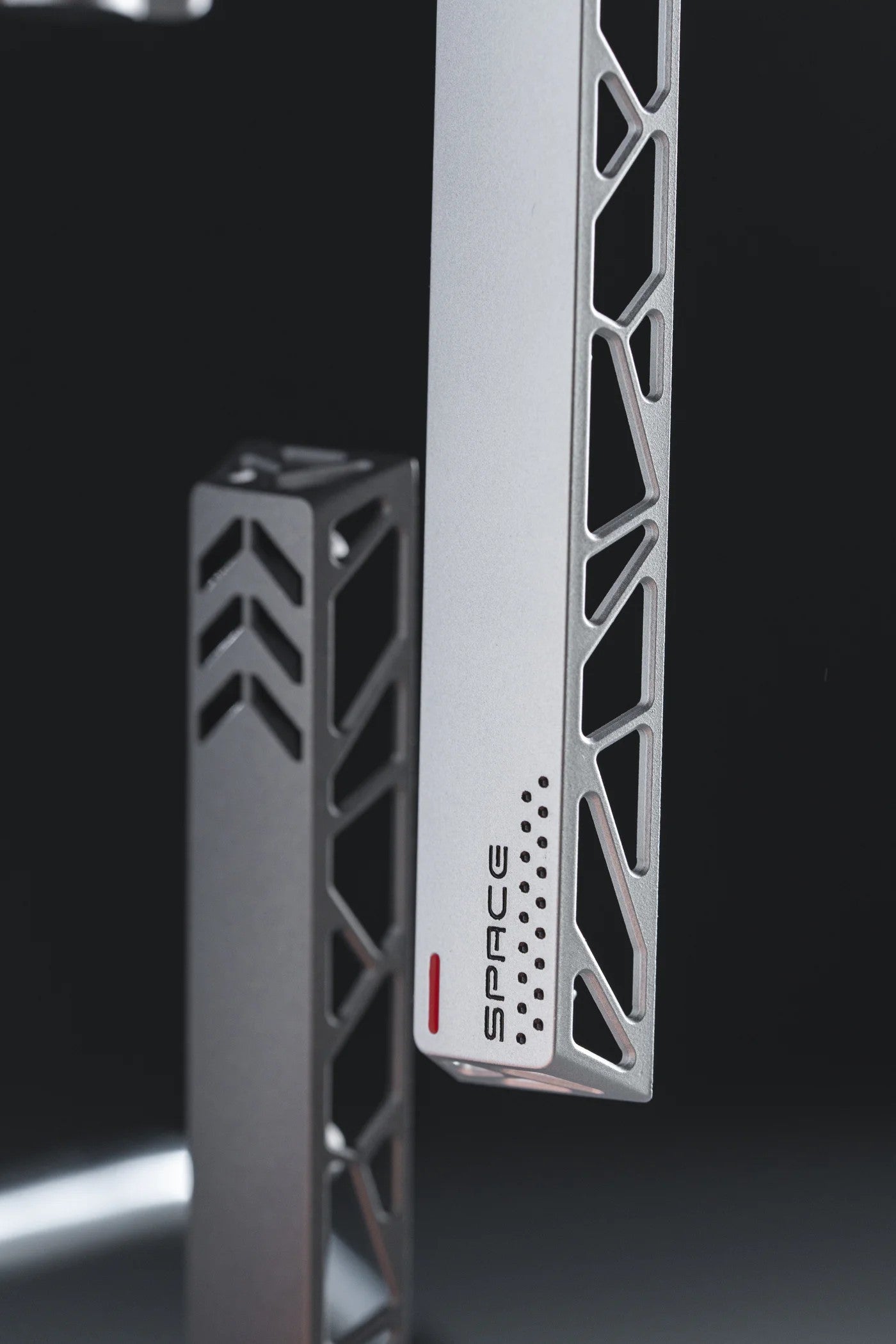 Hollow aluminum alloy CNC, enter key+space key+ESC key set, simple and unique design with personalized keycaps
