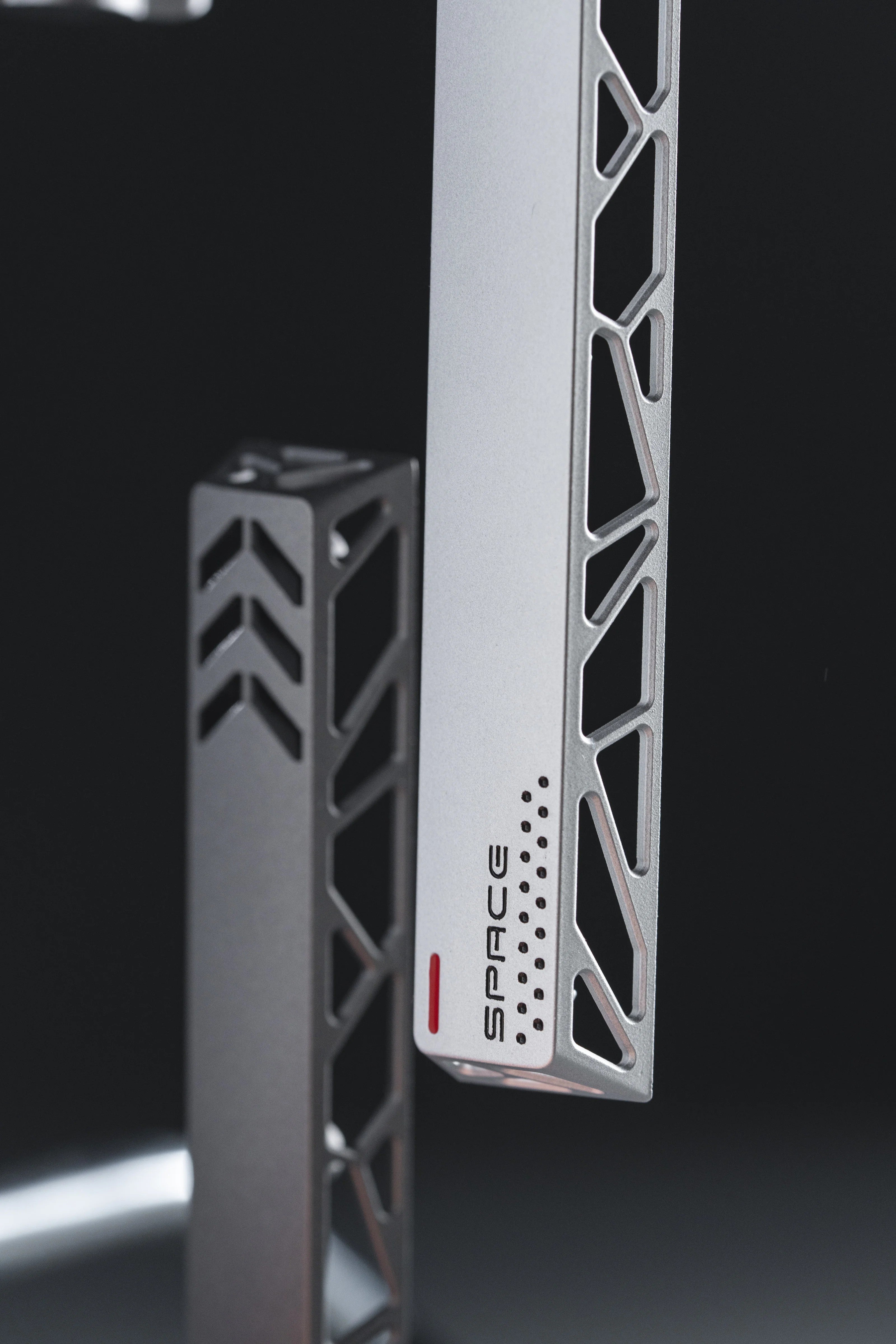 Hollow aluminum alloy CNC, enter key+space key+ESC key set, simple and unique design with personalized keycaps