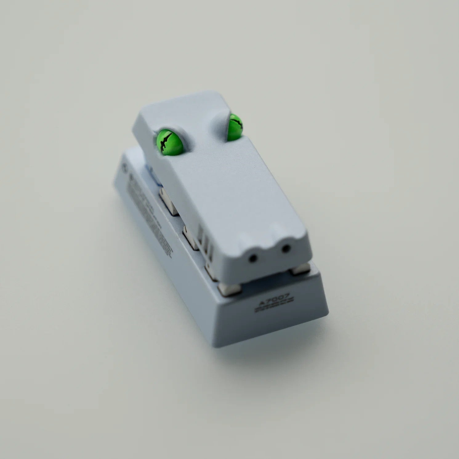 R2-Mechanical style little crocodile.2U Backspace Key artisankeycaps， Mouth can be opened and closed, PBT material personalized keycaps, keyboard decorative keycaps